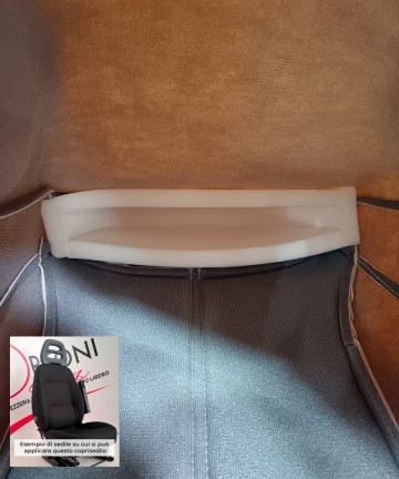 Il poggiatesta viene rivestito da una speciale gommapiuma per rendere più comodo l'intero sedile