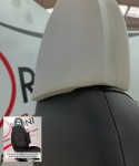 Il poggiatesta viene rivestito da una speciale gommapiuma per rendere più comodo l'intero sedile